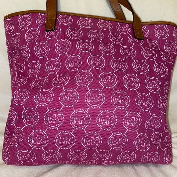 Michael Kors - Picture 2 of 5